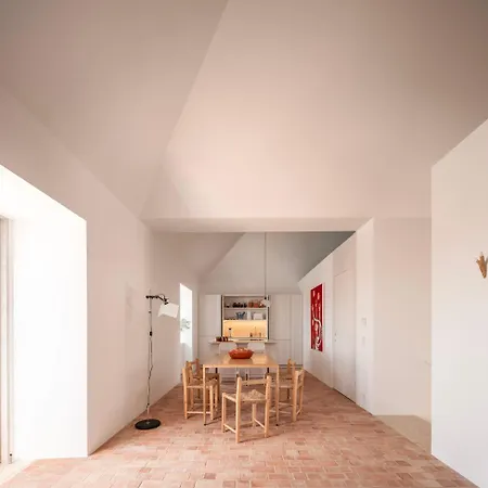 Danna Portuguese Design House Porta 10 타비라